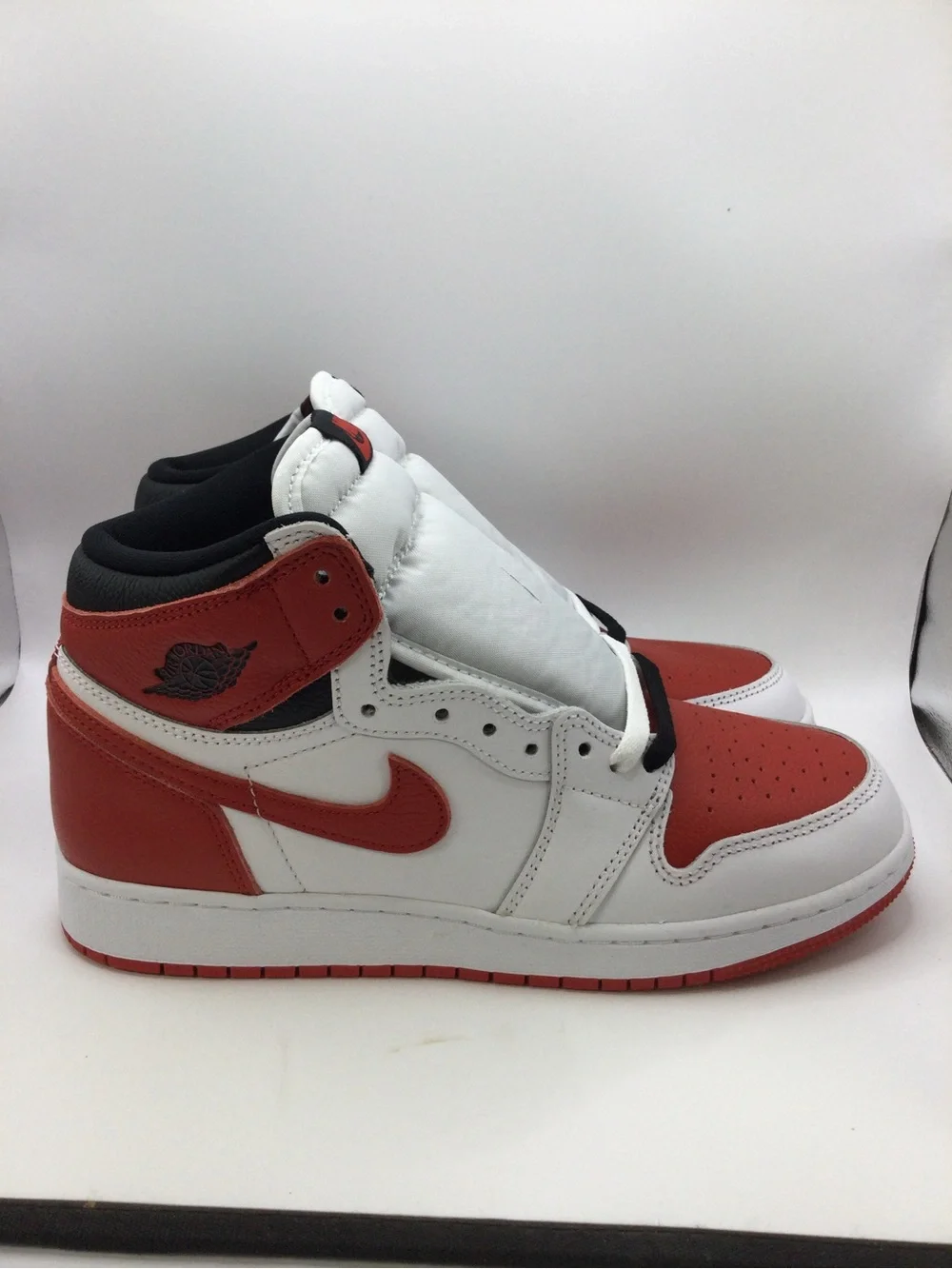 Nike Air Jordan 1 Retro High White & Red Kids Sneaker